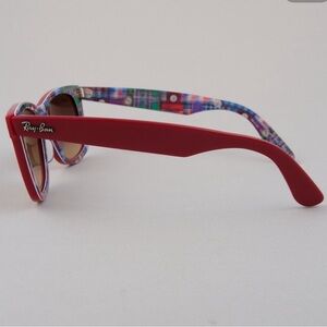 RAY-BAN
ORIGINAL WAYFARER SUNGLASSES - TOP RED ON PLAID // BROWN GRADIENT